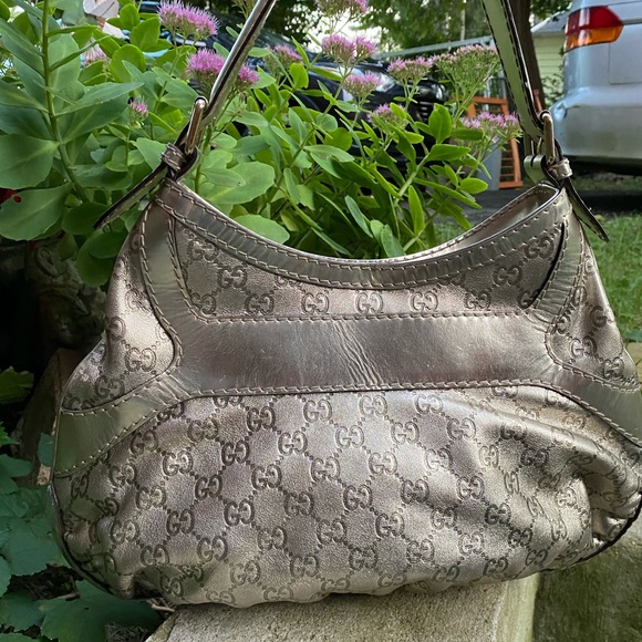 Gorgeous Authentic Gucci Guccissima Queen Bag - Picture 6 of 12